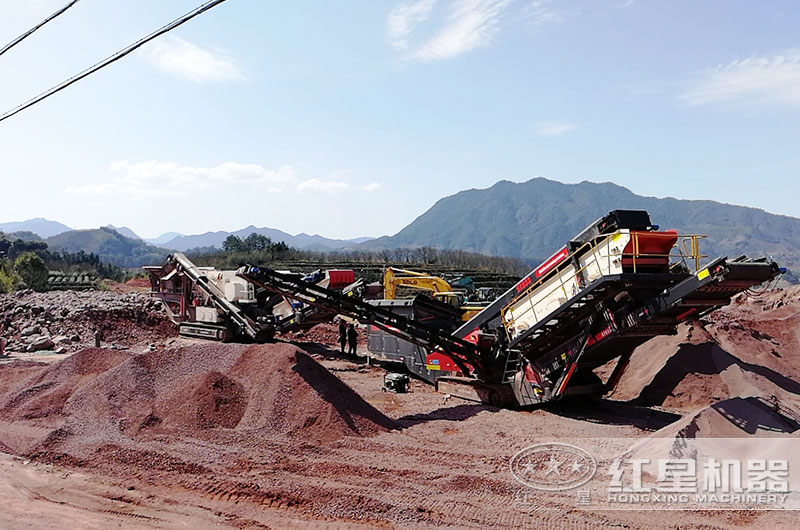 履带式移动破碎车工作现场实拍图 履带式移动破碎车工作现场实拍图