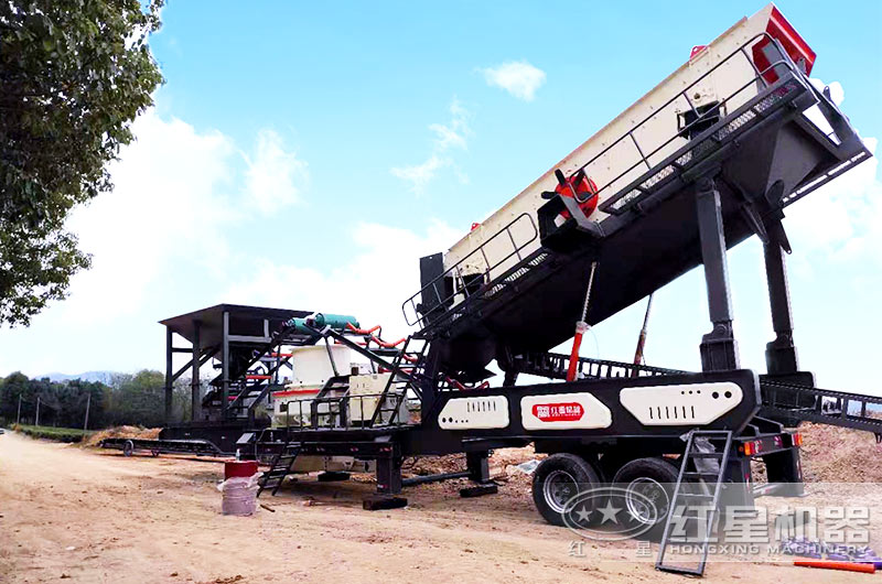 ���ĺ�һ���ƶ�ʽ�˹���ɰ�ֳ�