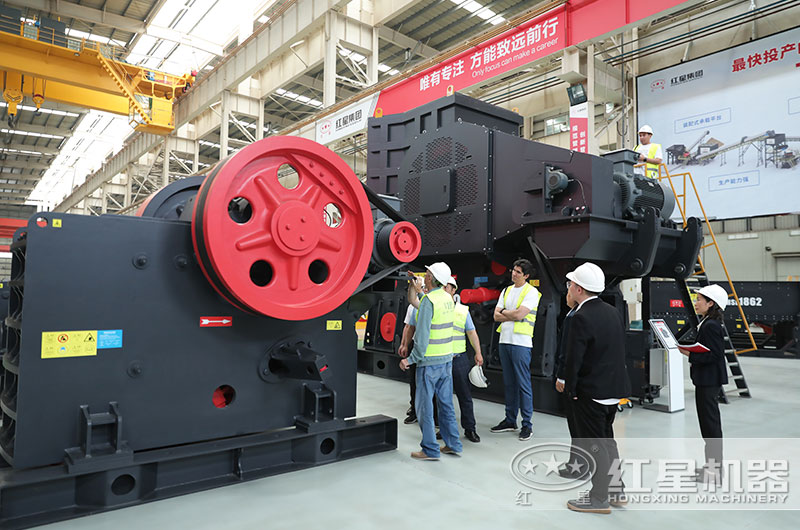客户来厂考察鄂破机设备 客户来厂考察鄂破机设备