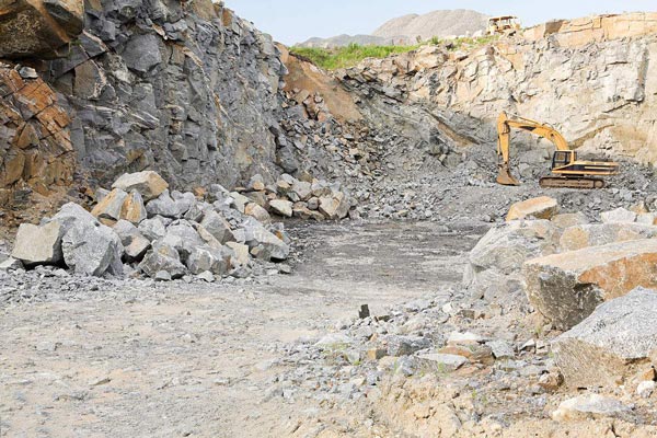 ��ʯ����ҵ�ֳ�